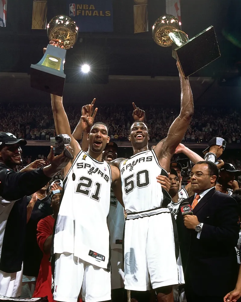 AG体育app下载-SLAM回顾马刺队史夺冠合照：赢球，就是唯一的标准